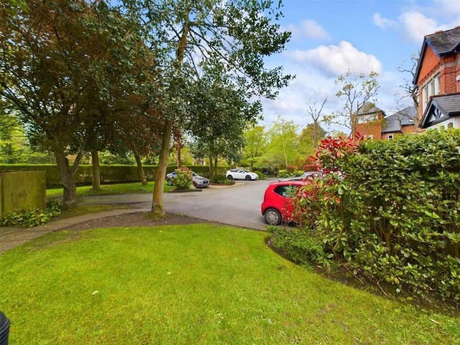Upmarket Apartment In Ormskirk Exterior photo